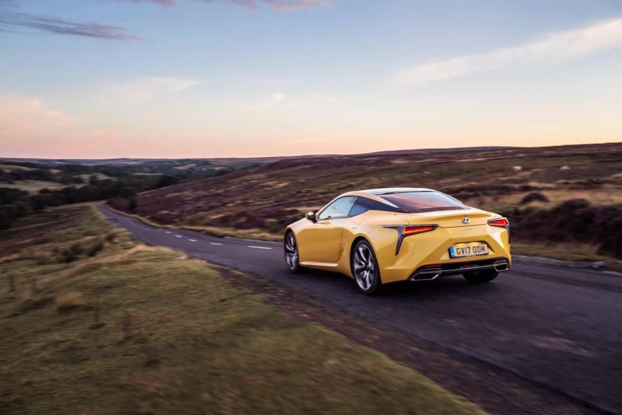  Lexus LC500 2017 года  (UK) (фото 3 из 40)